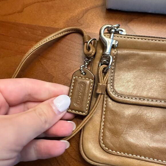 Coach Hampton Caramel Brown Buckle Wristlet Y2K - Picture 3 of 5